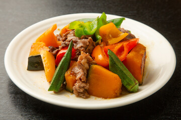 夏野菜と牛肉の炒め物