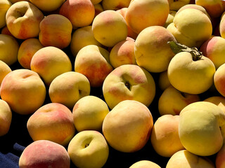 Fresh peaches at market stal