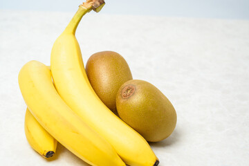 キウイフルーツ、甘酸っぱい、爽やかな甘みのフルーツ