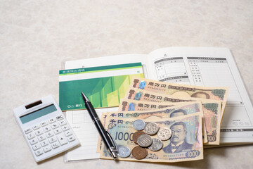 家計簿、豊かで楽しい家庭生活を送るために必要な支出と収入を管理する