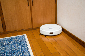 家事支援ロボット、自動掃除ロボット、人間に代わり居室の隅々まで自動的に掃除してくれる掃除ロボット