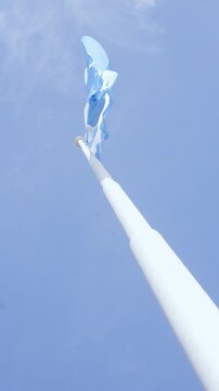 Banderas flameando en el Monumento Hist&oacute;rico Nacional a la Bandera, Rosario, Argentina. Turismo, patriotismo, tradici&oacute;n, homenaje, cultura nacional.