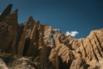 Obraz premium Dramatic Rock Formations Under Blue Sky