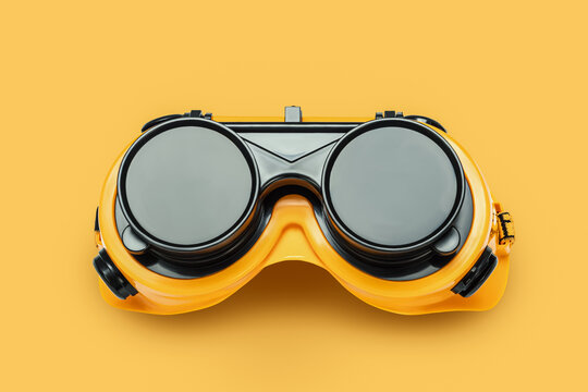 Safety goggles for construction protection