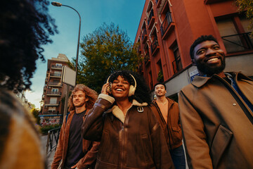 Group of young students walking and listening to music in Madrid © bernardbodo