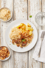 Potatoes with sauerkraut and apples