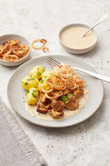 Potatoes with sauerkraut and apples