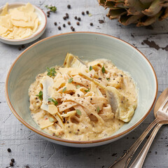 Vegan cacio e pepe with artichokes