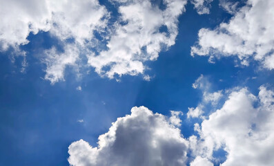 Obraz premium Fluffy cumulus clouds dance across azure skies, evoking serene thoughts of Day of the Air and Kitesurfing Day