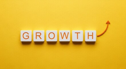 Obraz premium The word growth spelled out in white blocks with an orange arrow on yellow background