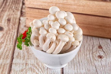 Raw asian mushrooms buna shimeji