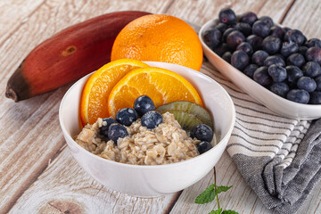 Oats porridge with blueberry, kiwi and orange