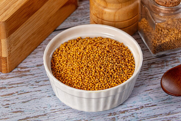 Raw dry aroma flavour mustard seeds