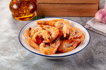 Boiled tiger prawns in the bowl