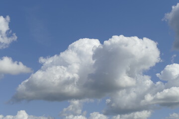 Weisse Quellwolken, Blauer Himmel, Deutschland