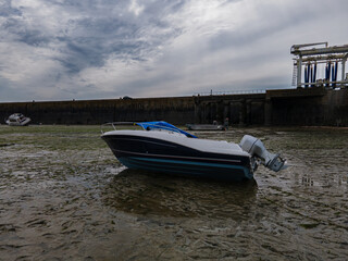 Obraz premium Granville Port at Low Tide