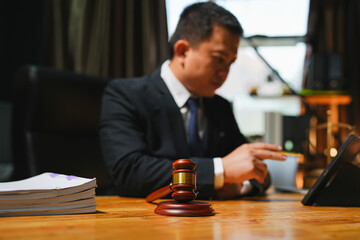 judge on wooden table And experienced lawyers meet with clients and give advice behind the scenes. legal services legal consulting concept