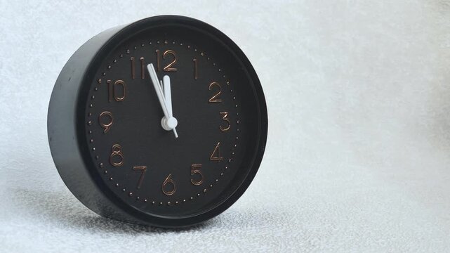 clock on white background, 12 o'clock