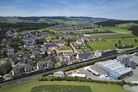 View of the village with the catholic parish church Mari&auml; Geburt, on the right the industrial area, behind the Lindenberg, Sins, Freiamt, Canton, Aargau, Switzerland