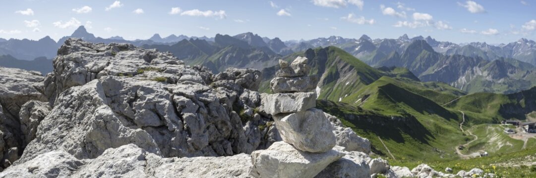 Mountain panorama from the Koblat-H&ouml;henweg on the Nebelhorn, behind left the Hochvogel, 2592m, in the centre the Schneck, 2268m, and on the right the H&ouml;fats, 2258m, Allg&auml;u Alps, Allg&auml;u, Bavaria, Germany