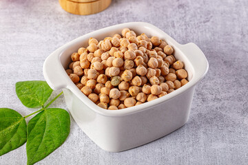 Raw dry chickpea in the bowl
