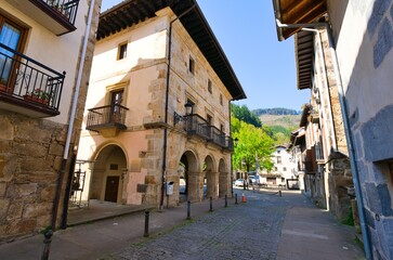 Fototapeta premium lateral of the ayunamiento of Aramaio in Ibarra, Basque Country