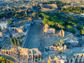 Vista aerea del Colosseo e del Palatino a Roma