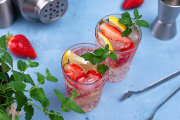 Summer strawberry lemonade with lemon