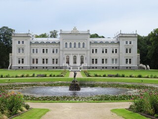 Obraz premium a beautiful historic mansion with fountain with a park in Plunge, Lithuania, Europe