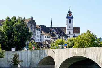 Aarau, Stadtkirche, Aare, Fluss,  Brücke, Uferweg, Aareufer, Kirche, Altstadt, Altstadthäuser, Stadt, Sommer, Sommertag, Aargau, Schweiz