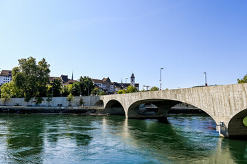 Aarau, Stadtkirche, Aare, Fluss,  Brücke, Uferweg, Aareufer, Kirche, Altstadt, Altstadthäuser, Stadt, Sommer, Sommertag, Aargau, Schweiz