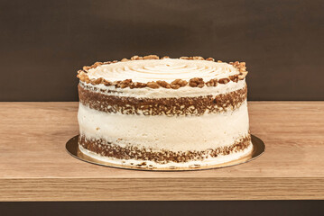 Gluten-Free Carrot and Walnut Cake: Almond Flour with Vegan Cheese Frosting
