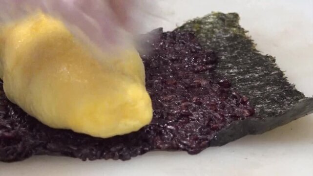 Rolling gimbap with egg roll