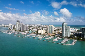 Fototapeta premium Aerial view of luxury yachts in Miami marina. Scenic panorama of boats and skyscrapers in Miami marina.