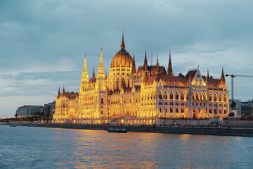 Obraz premium parliament building in budapest