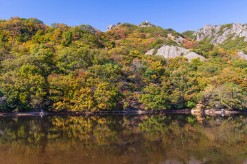 日本の風景・秋　香川県小豆島　紅葉の寒霞渓　猪口池