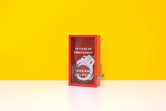 Briser la glace en cas d'urgence - menottes