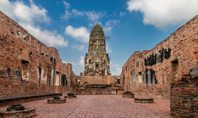 Fototapeta premium Ancient Buddhist temple complex in Ayutthaya Thailand