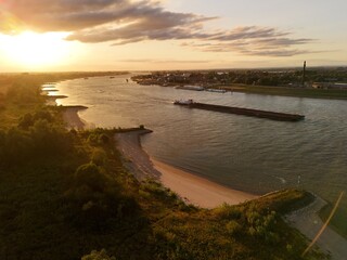 Schiff Rhein Fluß am Abend Aerials Drohne