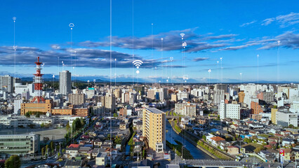 都市、テクノロジー、アップロード、アップデート、バージョンアップ、成長、発展、SNS、アプリ、ドローン、空撮、俯瞰、上昇、向上、ネットワーク、GPS、衛星、位置情報、GIS、クラウド、データ、通信、展望、地平線、パノラマ、風景、ファイル、DX、デジタルトランスフォーメーション、ビル群、住宅、マンション、不動産、情報、ワイヤレス、無線、6G、HAPS、LPWA、DTC、交通、道路、建設、行政、青空、 © metamorworks