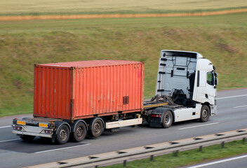 Standard Twenty Foot Dry Cargo Container Transportation