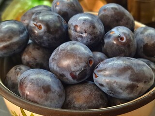 plums are lying on a plate in the kitchen