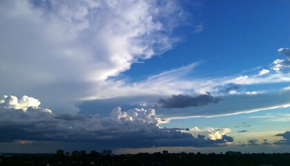 Obraz premium Dramatic sky with varied clouds