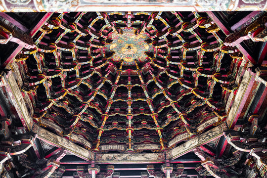 the essence of traditional Taiwanese temple architecture&mdash;the caisson ceiling