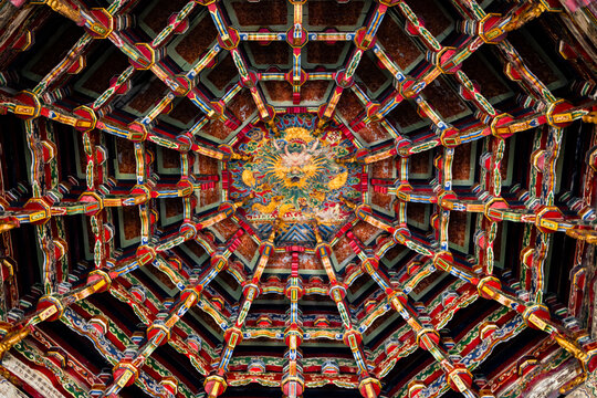 the essence of traditional Taiwanese temple architecture&mdash;the caisson ceiling