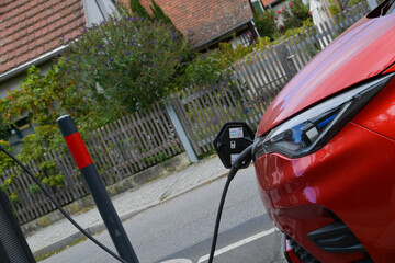 elektromobilität, e-auto, elektroauto, stromtankstelle, aufladen, laden, ladesäule, öffentliche,...