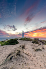 Der Leuchtturm von Kap Cabo Trafalgar bei Vejer de la Frontera in der Provinz Cadiz in Andalusien...