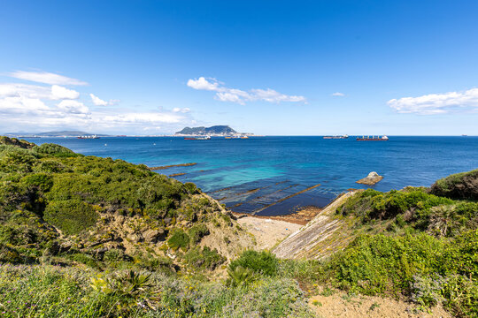 Blick auf Gibraltar von der Punta Carnero bei Algeciras in der Provinz Cadiz in Andalusien in Spanien
