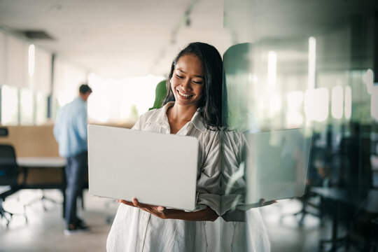 AI technology help people to work with generative AI functions by prompting the AI