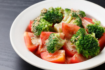 ブロッコリーとトマトのサラダ